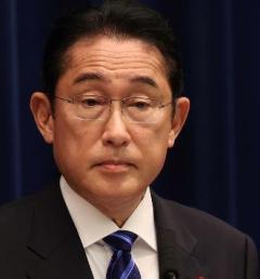《増税クソメガネ》岸田首相は「底が抜けた風呂桶」政界通が分析する“嫌われるワケ”